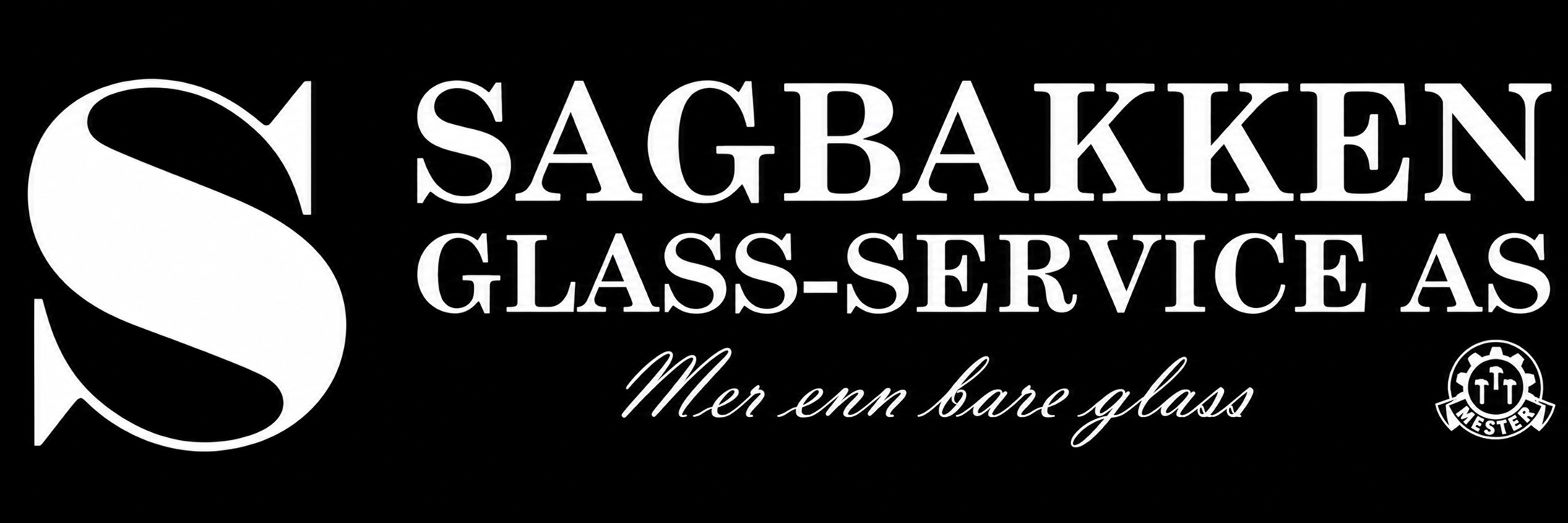 Nordiske håndverkere fra en familiebedrift som presist jobber med glass i et verksted